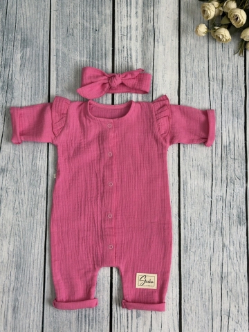 Купить оптом 336-Ф. Комбинезон с повязкой для девочки из муслина, хлопок 100%, размеры 56,62,68, фуксия в Красноярске